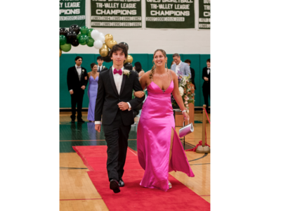Westwood In A Minute: Promenading Their Way to Prom