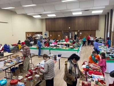 Westwood In A Minute: Community Comes Out for Westwood Holiday Walkabout 